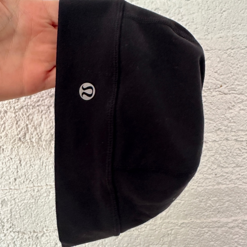 lululemon black beanie hat with ponytail hole
